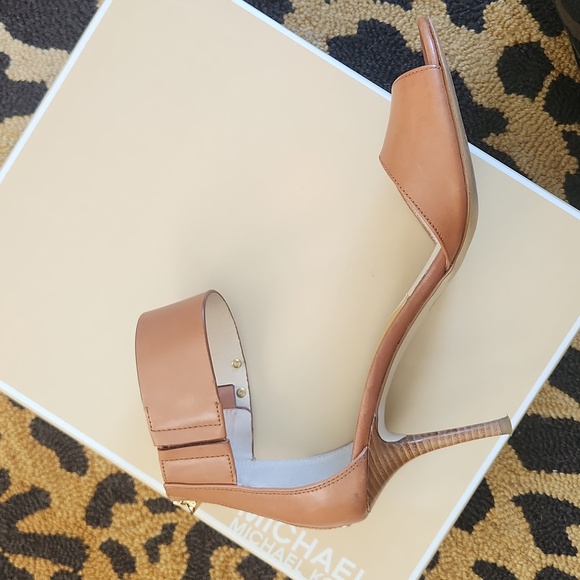 MICHAEL Michael Kors Open Toe Leather Sandals - Picture 7 of 13